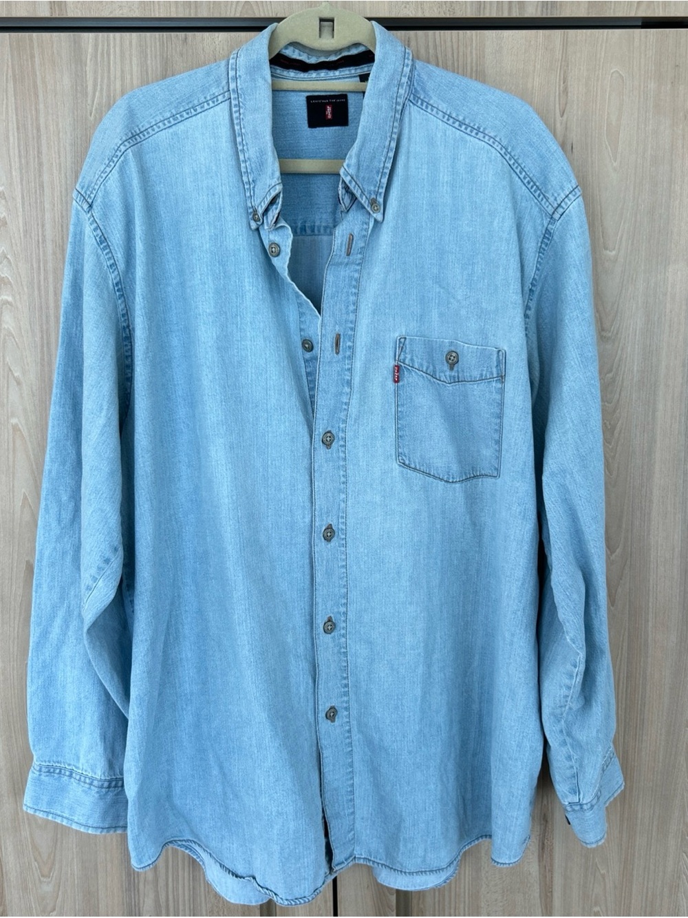 Levi’s Denim Shirt Men’s XL Blue Long Sleeve Metal Button Red Tab Pockets